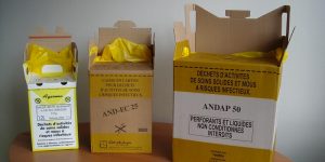 Cartons pour tri déchets à risques infectieux